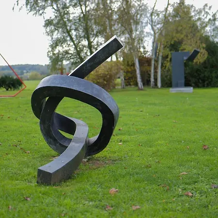 Dans Parc De Sculptures - Pondichery